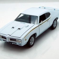 1969 Pontiac GTO, White - Welly 22501 - 1/24 Scale Diecast Model Toy Car