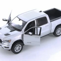 2019 Dodge Ram 1500 Crew Cab Laramie Pickup Truck, Silver - Showcasts 79357SV - 1/24 Diecast Car